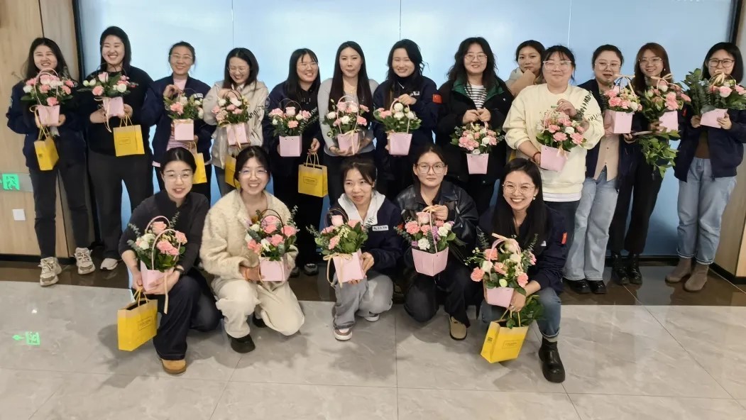 一路生花 开放青春 | asiagame官方网站进行第二届花艺沙龙活动